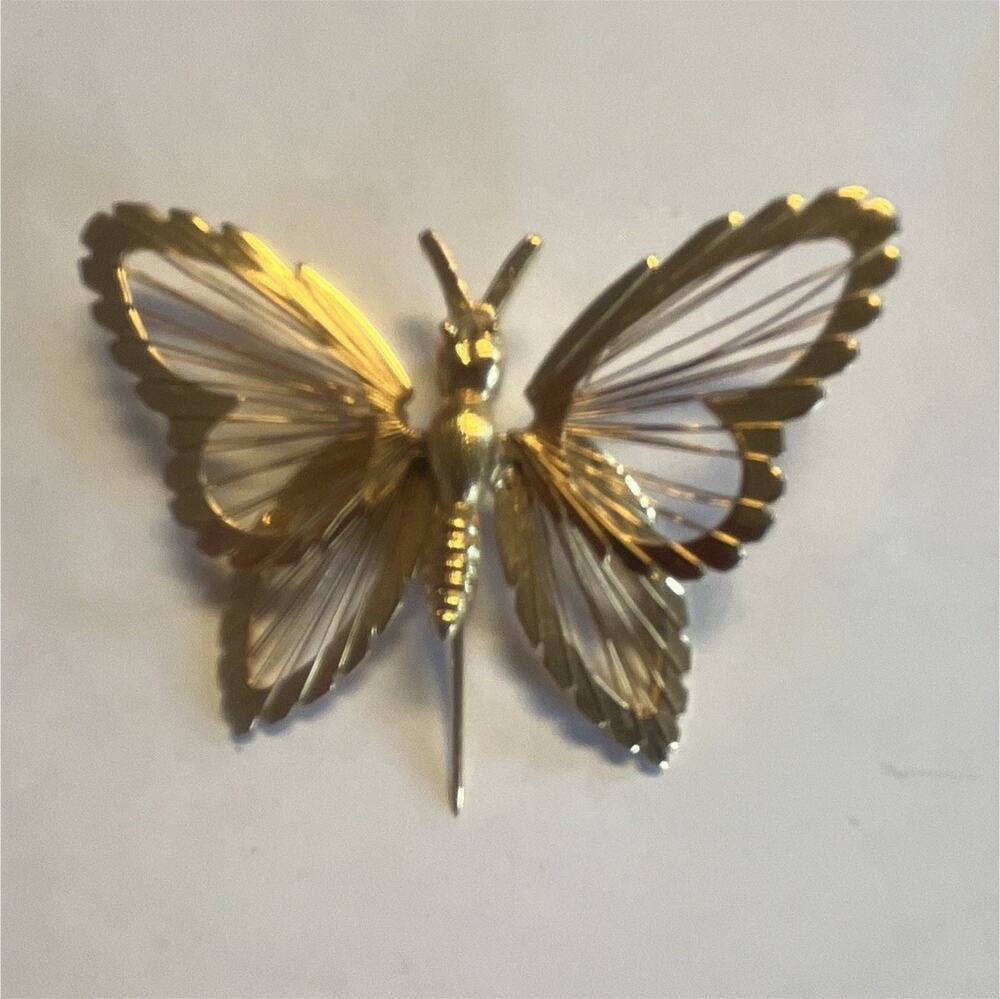 Gold Tone Butterfly Brooch Pin Metal Animals & Insects Theme